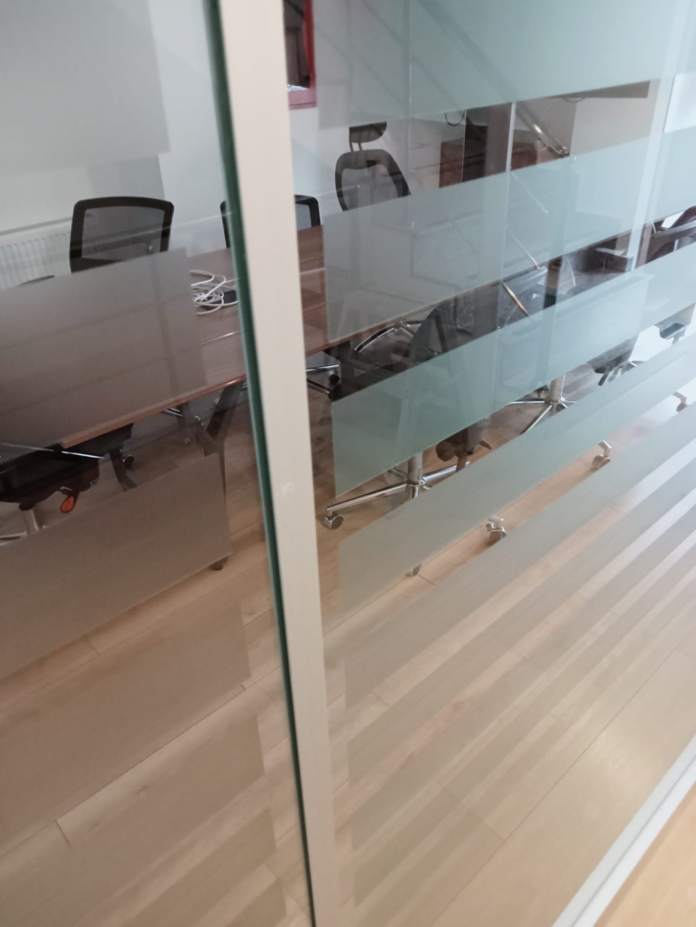 Ofis şeritli cam buzlama
