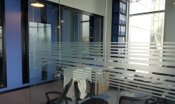 Nort Star plaza Genka Klima ofisinde şeritli cam buzlama işlemimiz.