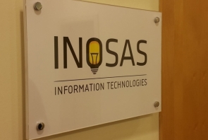 INOSAS Information Technology çift katlı kapı tabelası