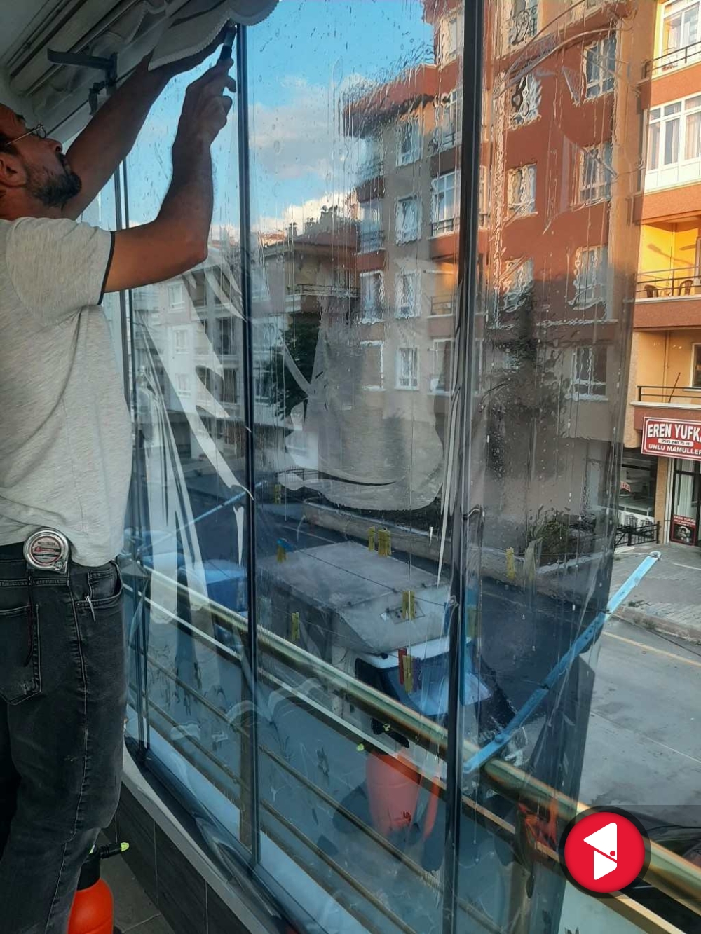 Balkon aynalı cam filmi uygulaması
