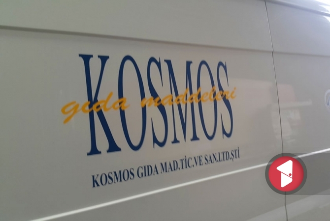 Kosmos Gıda Ford Transit araç kaplama folyo logo görünümü.
